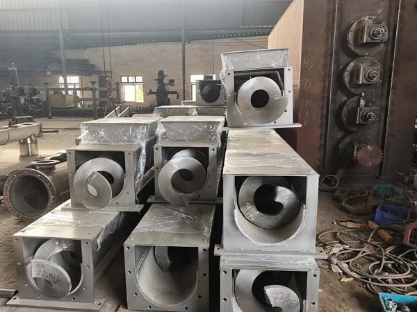 湖州歐松機(jī)械設(shè)備有限公司研發(fā)的多臺(tái)無(wú)軸螺旋輸送機(jī)準(zhǔn)備發(fā)貨